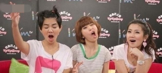 Không biết ai đưa ra ý kiến gì mà khiến 3 cô nàng S.H.E phải tỏ "thái độ" như thế? Không biết ai đưa ra ý kiến gì mà khiến 3 cô nàng S.H.E phải tỏ "thái độ" như thế?