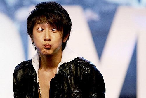 Muốn trổ tài mắt lé? Muốn trổ tài mắt lé?