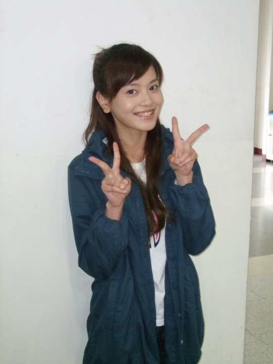 Khác hẳn với hình tượng của Từ Hy Viên, Dụ Hồng Uyển luôn tươi tắn, vui vẻ và dễ gần.