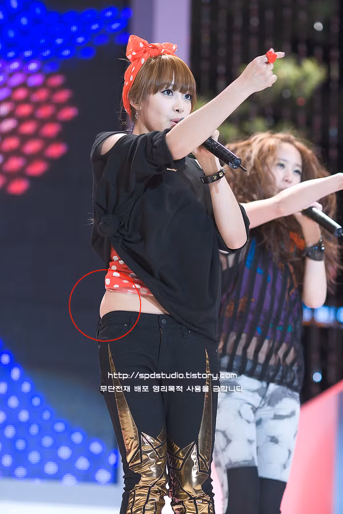 Victoria f(x) cũng một thời mũm mĩm với vòng hai béo lên bất thường. Ảnh: spdstudio