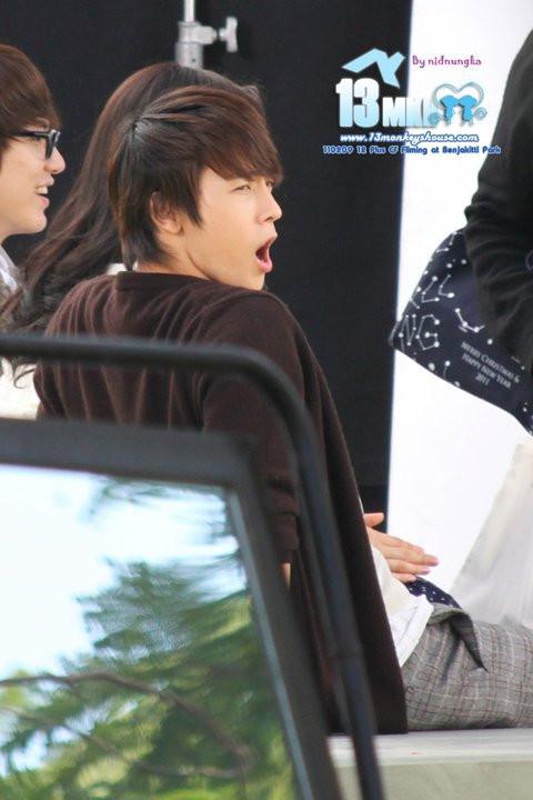 Dong Hee vừa ngáp vừa ngắm gì thế không biết? Ảnh: 13MKH