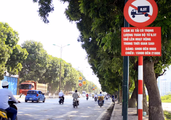 Biển cấm không có tác dụng !