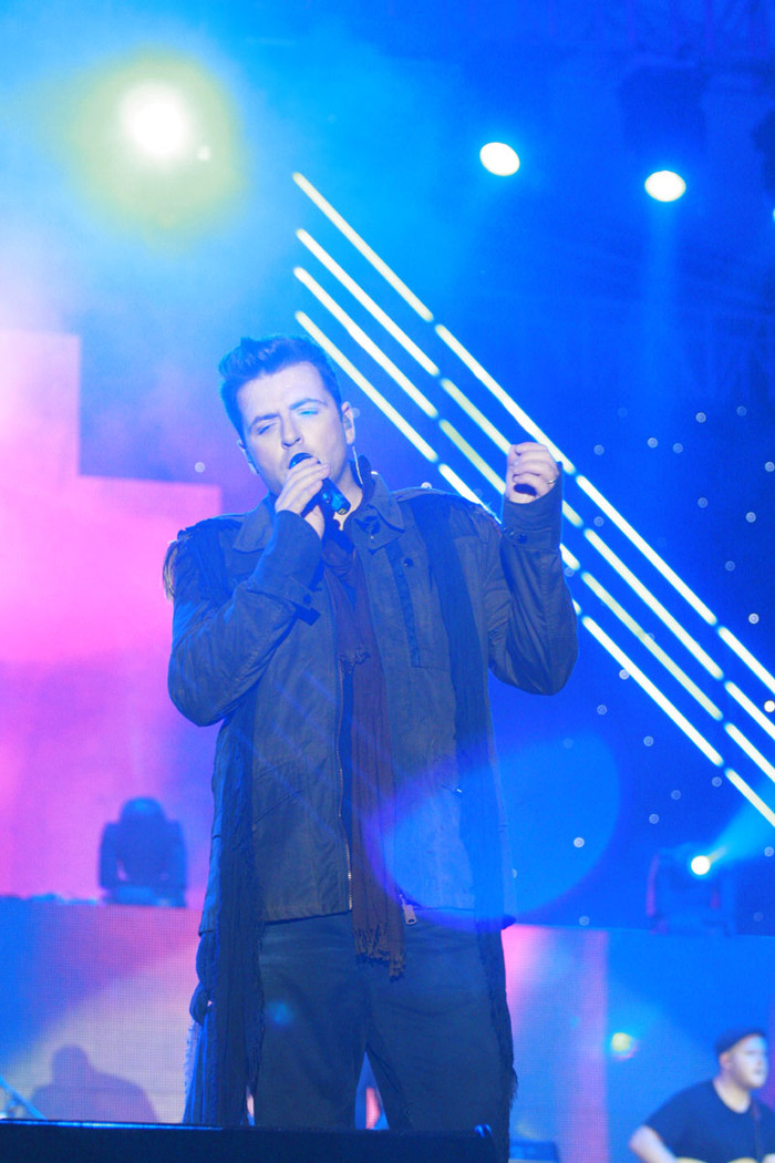 Ngoài các ca khúc mới nằm trong album Gravity, Westlife cũng chiều lòng người hâm mộ khi thể hiện những bản hit đình đám thuở nào như Seasons in the sun hay Flying without wings... Ngoài các ca khúc mới nằm trong album Gravity, Westlife cũng chiều lòng người hâm mộ khi thể hiện những bản hit đình đám thuở nào như Seasons in the sun hay Flying without wings...