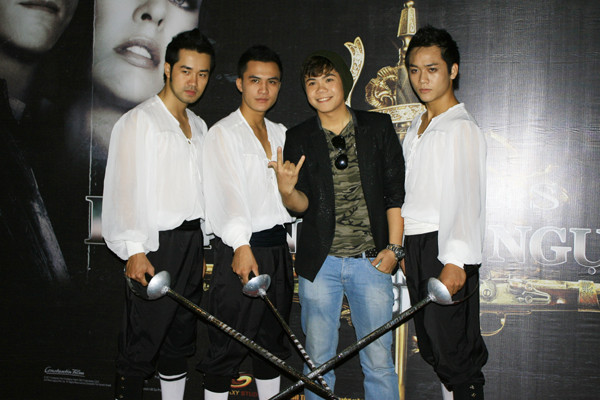 Đinh Mạnh Ninh và ba chàng "Ngự lâm quâ" Đinh Mạnh Ninh và ba chàng "Ngự lâm quâ"