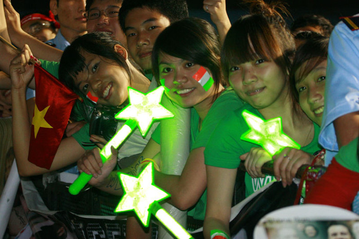 "Đồ nghề" của fan đi cổ vũ Westlife