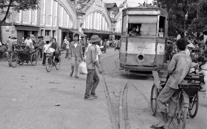 Xe điện có thể ung dung di chuyển dù chậm chạp