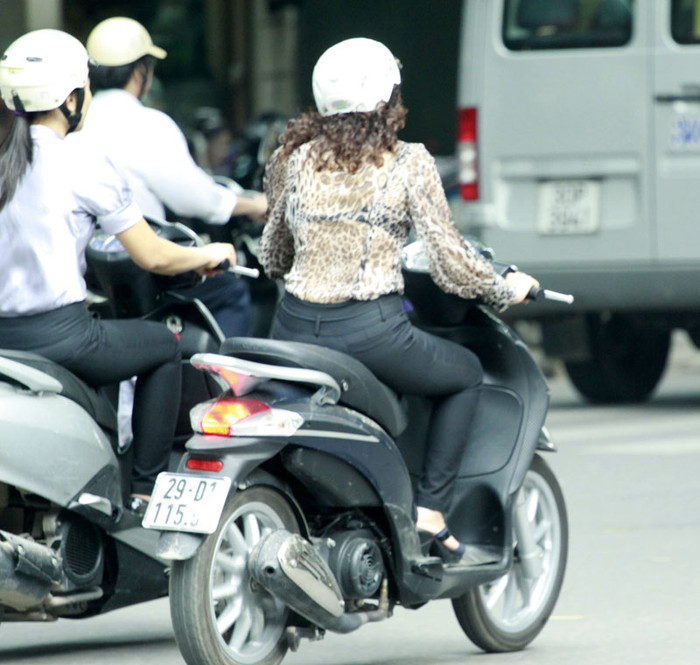 Nhiều cô gái đang cố gắng chạy theo mốt với ý tưởng… cứ hở là đẹp. Nhiều cô gái đang cố gắng chạy theo mốt với ý tưởng… cứ hở là đẹp.