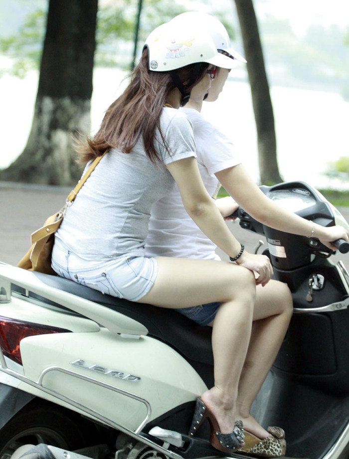 Những hình ảnh này khiến người đi đường... "nhức mắt" Những hình ảnh này khiến người đi đường... "nhức mắt"