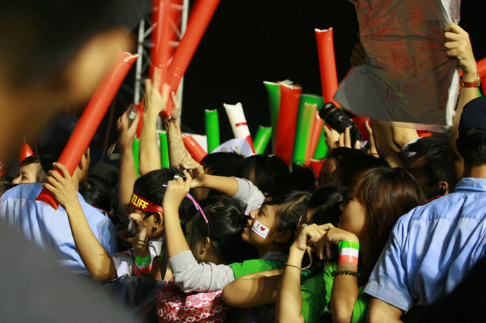 Đa phần fan của Westlife ở khu vực đứng gần sân khấu nhất là các bạn trẻ thuộc lớp 9x