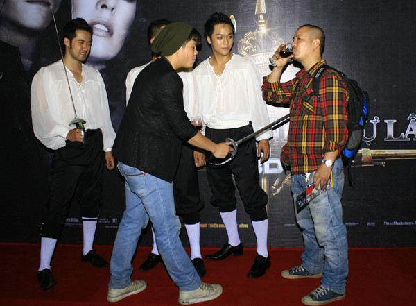 Phút nghịch ngợm của Đinh Mạnh Ninh Phút nghịch ngợm của Đinh Mạnh Ninh