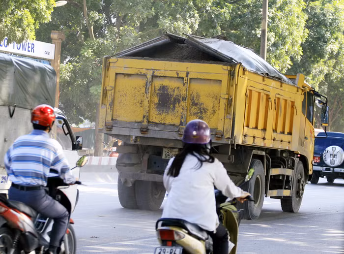 Những đống cát này được che đậy rất đơn giản