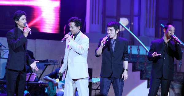 Điểm nhấn của chương trình là phần trình diễn của 4 cha con Chế Linh – Chế Phong – Chế Phi – Chế Kha đã khiến khán giả rất bất ngờ.