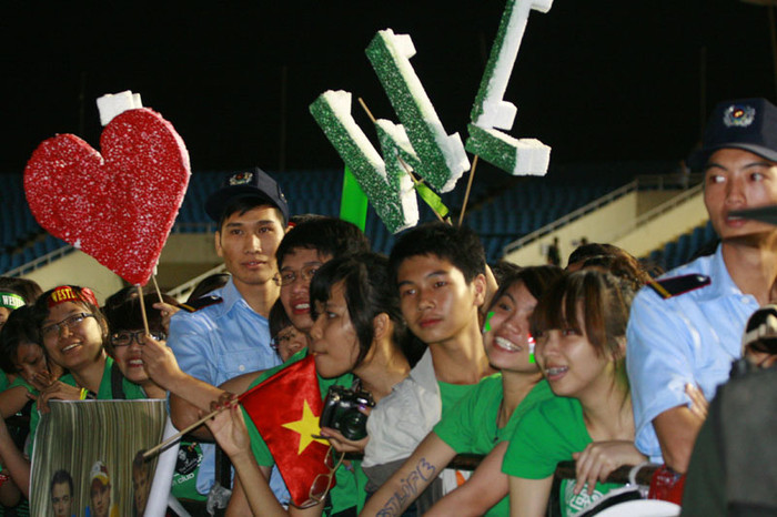 Ngay từ sớm, những fan đầu tiên của Westlife đã xuất hiện tại khu vực dành cho khán giả đứng