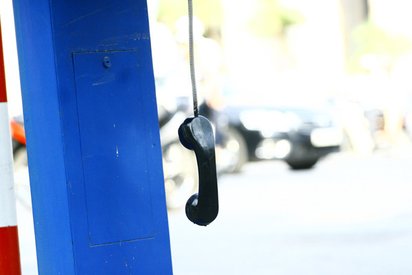 Tai nghe treo lủng lẳng Tai nghe treo lủng lẳng