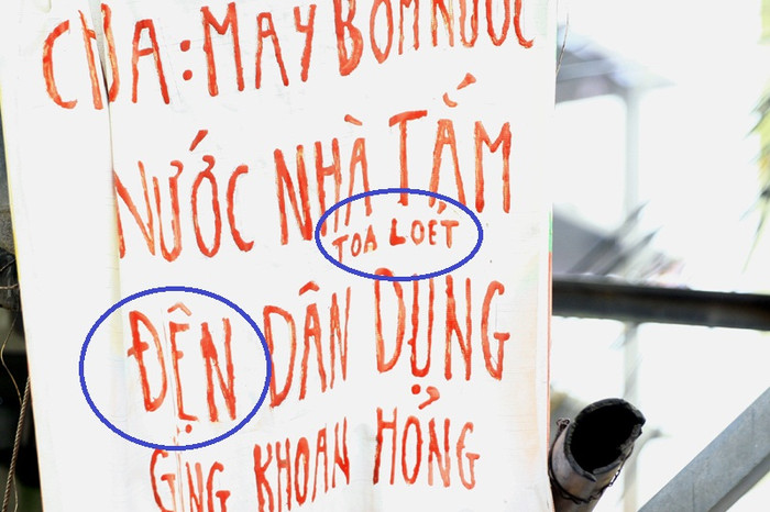 Tấm biển chi chít lỗi chính tả Tấm biển chi chít lỗi chính tả