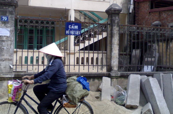 Cấm thì đã sao? việc ta đổ thì cứ đổ ! Cấm thì đã sao? việc ta đổ thì cứ đổ !