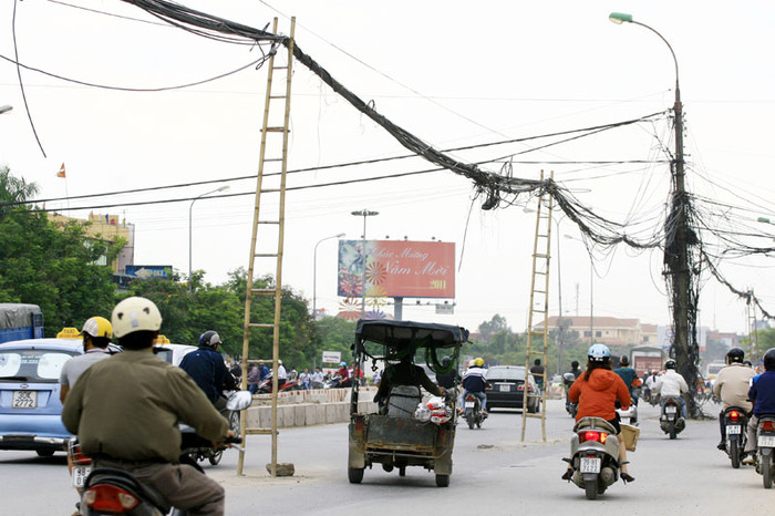 Ai dám chắc những cây thang này sẽ không đổ?