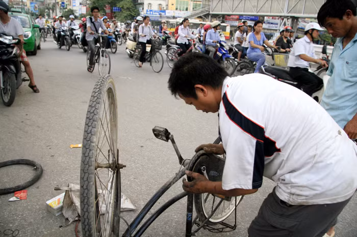 Hoặc biến thành nơi sửa xe vào giờ tan tầm