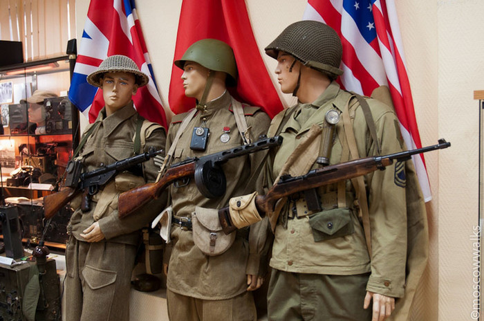 Quân phục Anh, Liên Xô và Mỹ. Quân phục Anh, Liên Xô và Mỹ.