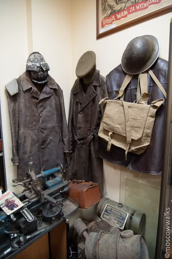 Áo vét da của Canadian, Mỹ và Anh.