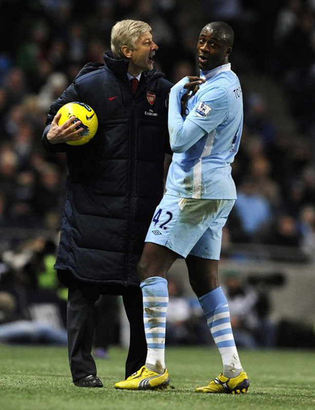 Wenger: "Sao cậu không đến với tôi???", Yaya Toure: "Vì ông trả ít hơn họ một số 0" Wenger: "Sao cậu không đến với tôi???", Yaya Toure: "Vì ông trả ít hơn họ một số 0"