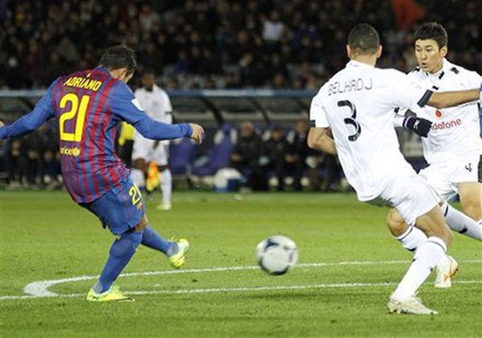 Và phút 43, Adriano đã lập cú đúp đưa Barca dẫn trước Al Sadd Và phút 43, Adriano đã lập cú đúp đưa Barca dẫn trước Al Sadd