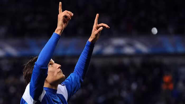 Jelle Vossen đưa Genk dẫn trước Bayer Leverkusen tại sân nhà Cristal Arena Jelle Vossen đưa Genk dẫn trước Bayer Leverkusen tại sân nhà Cristal Arena
