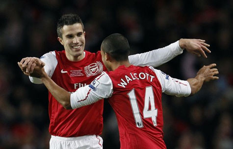 Robin Van Persie đã tàng trữ súng máy trong nhiều năm nay để mùa giải này mới "xả" Robin Van Persie đã tàng trữ súng máy trong nhiều năm nay để mùa giải này mới "xả"