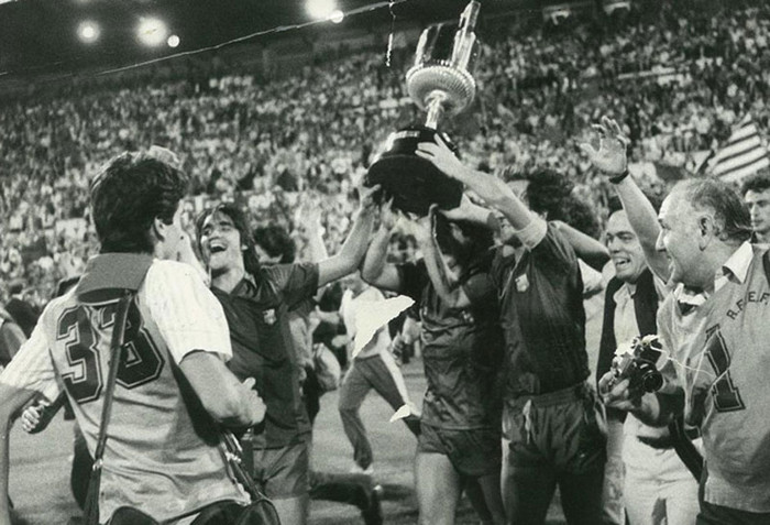 Real Madrid đánh bại Barcelona tại chung kết Cúp nhà vua ở La Romareda. Victor và Santillana khiến bàn thắng của Marcos Alonso trở nên vô ích với chiến thắng kịch tính 2-1.