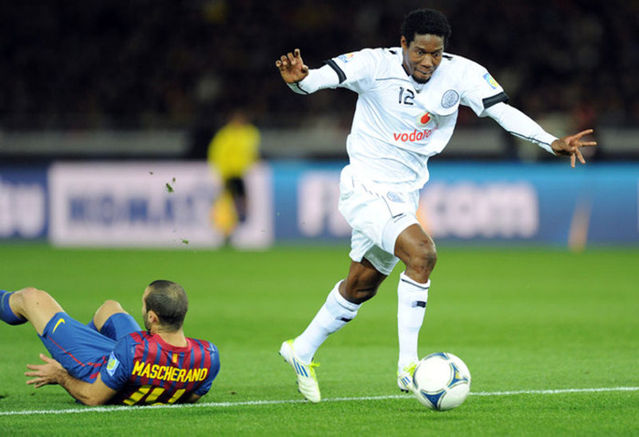 Kader Keita (áo trắng) có cơ hội nguy hiểm gần như là duy nhất trong trận đấu Kader Keita (áo trắng) có cơ hội nguy hiểm gần như là duy nhất trong trận đấu