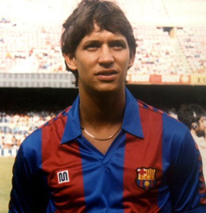 6. Gary Lineker (1987, Barcelona 3-0 Real): Lineker là cầu thủ người Anh duy nhất từng lập một hat-trick trong trận El Clasico, và đó là lý do vì sao fan xứ Catalan luôn yêu mến anh. 6. Gary Lineker (1987, Barcelona 3-0 Real): Lineker là cầu thủ người Anh duy nhất từng lập một hat-trick trong trận El Clasico, và đó là lý do vì sao fan xứ Catalan luôn yêu mến anh.