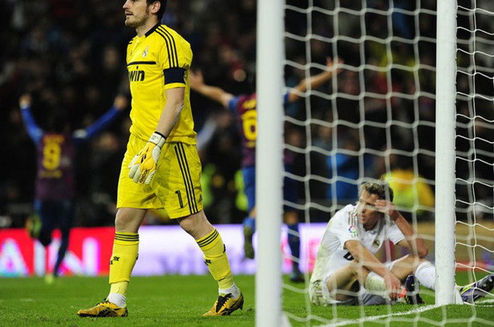 Coentrao và Casillas thẫn thờ sau bàn thua thứ 3 của Real Coentrao và Casillas thẫn thờ sau bàn thua thứ 3 của Real