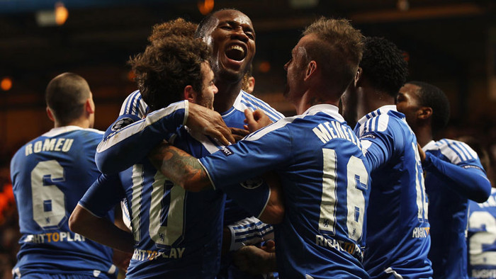 Drogba lập cú đúp đưa Chelsea thoát khỏi hiểm nguy để tiến vào vòng knock-out