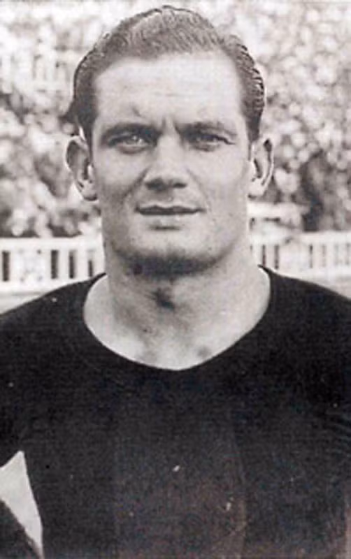 2. Marti Ventolra (1935, Barca - Real 5-0): Một mình Ventolra chọc thủng lưới Real 4 bàn trong trận này, mở đầu cho một chuỗi các trận El Clasico có tỷ số đậm
