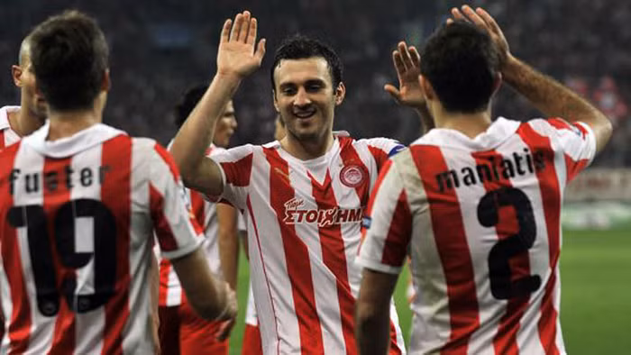 David Fuster (giữa) ăn mừng sau bàn thắng thứ hai David Fuster (giữa) ăn mừng sau bàn thắng thứ hai