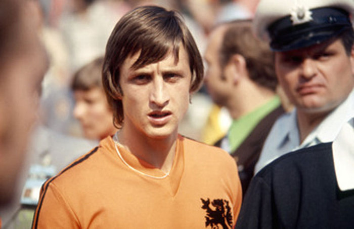 8. Johan Cruyff (1973, Barcelona 5-0 Real): Cũng như Di Stefano, Cruyff có trận El Clasico đầu tiên đáng nhớ với 1 bàn thắng và 3 đường chuyền thành bàn. 8. Johan Cruyff (1973, Barcelona 5-0 Real): Cũng như Di Stefano, Cruyff có trận El Clasico đầu tiên đáng nhớ với 1 bàn thắng và 3 đường chuyền thành bàn.