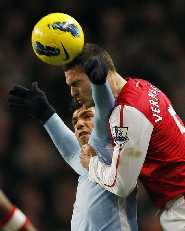 Hai bên ngang ngửa về số cơ hội trong hiệp 1, nhưng tiếc là không có bàn thắng Hai bên ngang ngửa về số cơ hội trong hiệp 1, nhưng tiếc là không có bàn thắng