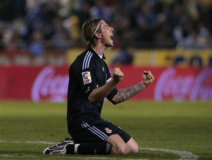 Guti (7/5/2008, Santiago Bernabeu, Real Madrid 4-1 Barcelona): Mặc dù không trực tiếp lập công nhưng Guti chính là cầu thủ xuất sắc nhất trận đấu với hai đường chuyền quyết định cho Raul và Robben ghi bàn mang về chức vô địch mùa 2007/08 cho Kền kền trắng. Guti (7/5/2008, Santiago Bernabeu, Real Madrid 4-1 Barcelona): Mặc dù không trực tiếp lập công nhưng Guti chính là cầu thủ xuất sắc nhất trận đấu với hai đường chuyền quyết định cho Raul và Robben ghi bàn mang về chức vô địch mùa 2007/08 cho Kền kền trắng.