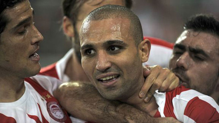 Rafik Djebbour ăn mừng sau khi mở tỷ số cho Olympiakos trước Arsenal