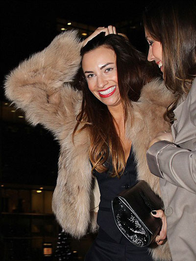 ... Sau khi đã xin phép vợ anh