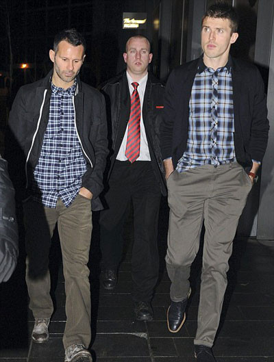 Ryan Giggs chỉ được đi...