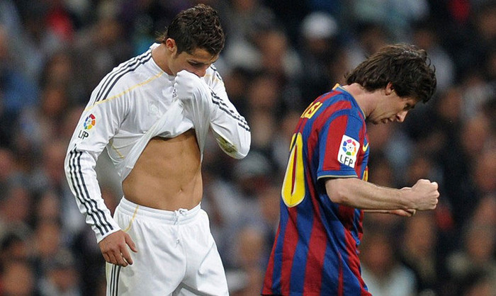 10. Lionel Messi (2007, Barcelona 3-0 Real và 2011, Barca 2-0 Real): Messi với cú hat-trick không thể nào quên đã chính thức trở thành ngôi sao mới của sân Nou Camp sau Ronaldinho. 4 năm sau, cú đúp của anh không chỉ giúp Barca đi tiếp ở Champions League mà còn làm lu mờ hoàn toàn Cristiano Ronaldo 10. Lionel Messi (2007, Barcelona 3-0 Real và 2011, Barca 2-0 Real): Messi với cú hat-trick không thể nào quên đã chính thức trở thành ngôi sao mới của sân Nou Camp sau Ronaldinho. 4 năm sau, cú đúp của anh không chỉ giúp Barca đi tiếp ở Champions League mà còn làm lu mờ hoàn toàn Cristiano Ronaldo