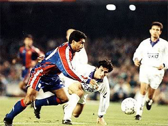 5. Romario (1993, Barcelona 5-0 Real): Tiền đạo người Brazil có một cú hat-trick không thể ấn tượng hơn giúp Barca có một trong những trận thắng đậm nhất trong lịch sử trận derby 5. Romario (1993, Barcelona 5-0 Real): Tiền đạo người Brazil có một cú hat-trick không thể ấn tượng hơn giúp Barca có một trong những trận thắng đậm nhất trong lịch sử trận derby