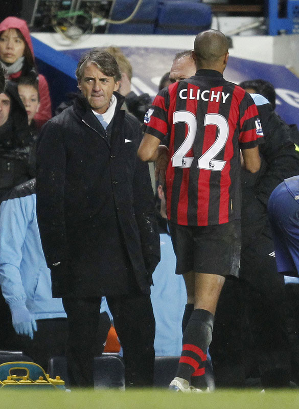 Không nằm ngoài dự đoán, sau trận Roberto Mancini đã "đá đểu" ông trọng tài trẻ tuổi Mark Clattenburg Không nằm ngoài dự đoán, sau trận Roberto Mancini đã "đá đểu" ông trọng tài trẻ tuổi Mark Clattenburg