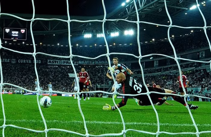 Và kết thúc một cách chính xác, dù Abbiati đã chạm tay vào bóng