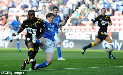 Bolton và Wigan đang đứng bét bảng Premier League và có thể thoải mái đá nếu bỏ thể thức lên - xuống hạng Bolton và Wigan đang đứng bét bảng Premier League và có thể thoải mái đá nếu bỏ thể thức lên - xuống hạng