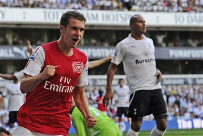 Ramsey chứng minh anh có thể thay thế (chứ không bằng được) Fabregas