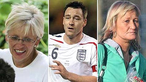 Cả mẹ ruột lẫn mẹ vợ Terry bị cảnh sát bắt giữ vì trộm đồ trong siêu thị Cả mẹ ruột lẫn mẹ vợ Terry bị cảnh sát bắt giữ vì trộm đồ trong siêu thị