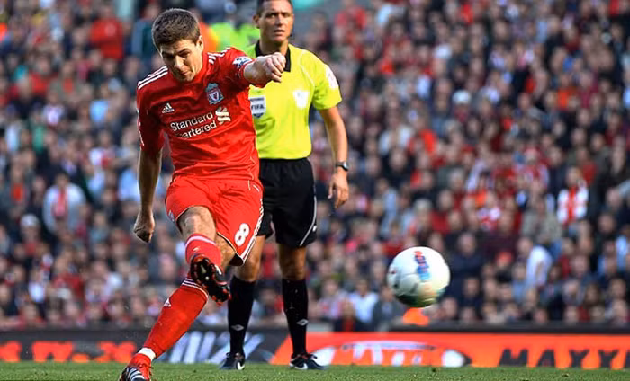 Gerrard tận dụng tốt sai lầm của Giggs để mở tỷ số