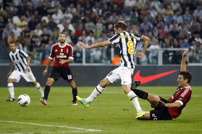 Phút 92, Marchisio với cú sút xa...